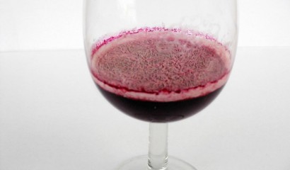 Fioretta sulla superficie del vino causata dai lieviti