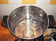 Sterilizzazione dei vasi in acqua bollente