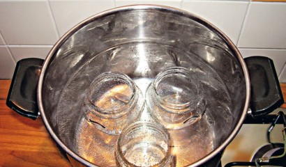 Sterilizzazione dei vasi in acqua bollente