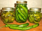 Peperoncini  sottaceto aromatizzati_Vita in Campagna